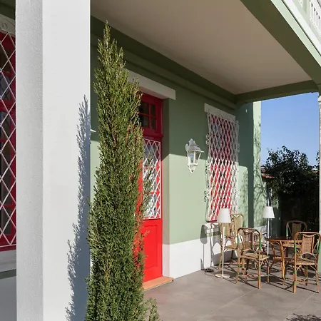 Maison d'hôtes Vintage Balcony 4*