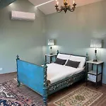 Vintage Balcony & Konukevi 4*