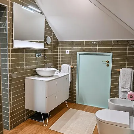 Гостевой дом Vintage Balcony & 4*