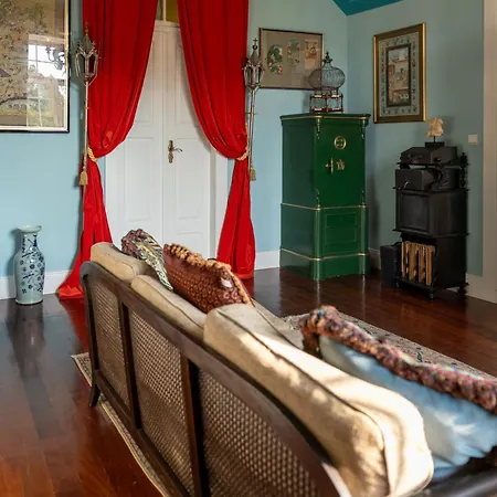 Vintage Balcony 4*