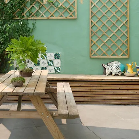 Vintage Balcony & Ovar