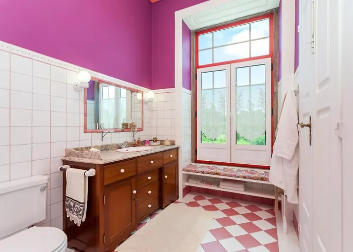 Vintage Balcony & Ovar